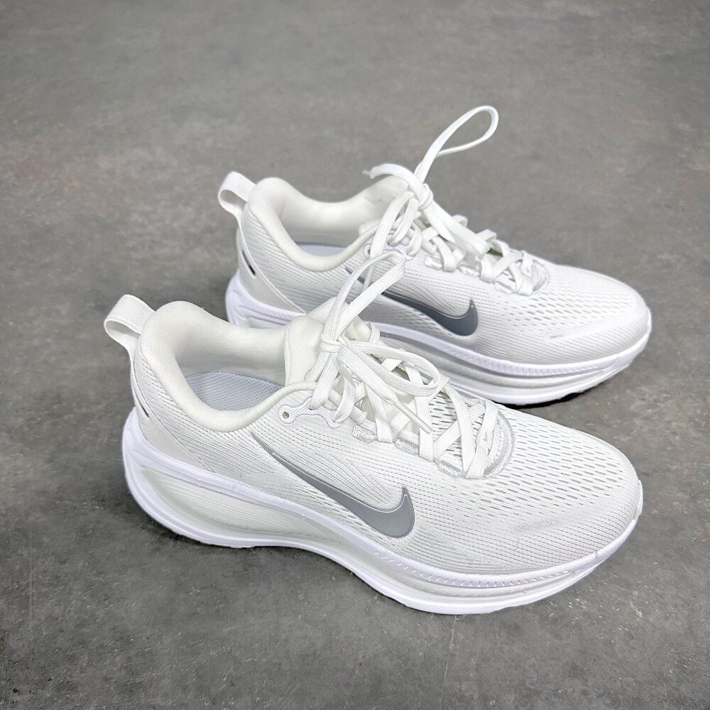 BRAND NEW! Women's Nike Vomero 18 in White, Size 8